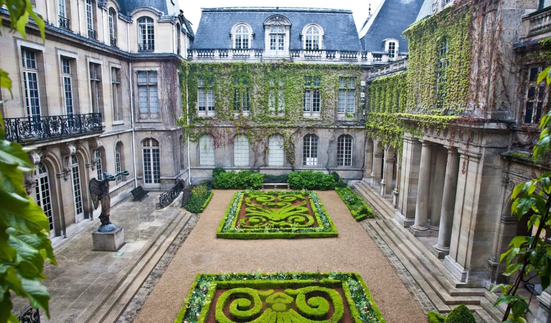2.5 hour private walking tour of the Marais district