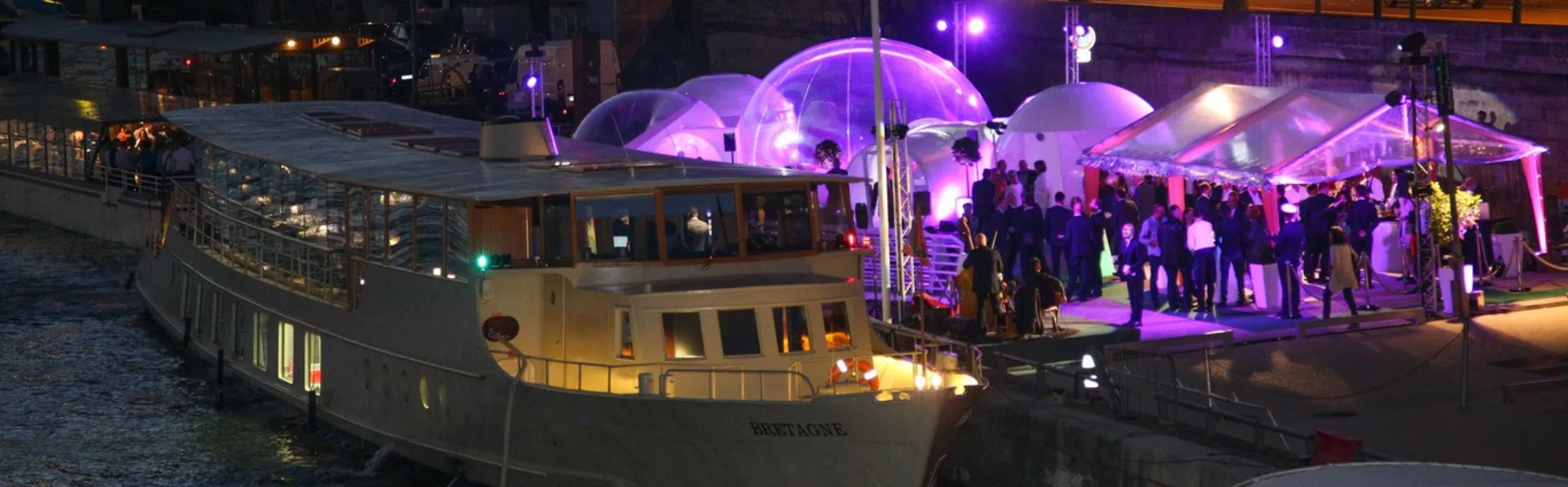 1.5-hour cruise on the Seine with dinner on the boat Bateau Parisien at 18:15.