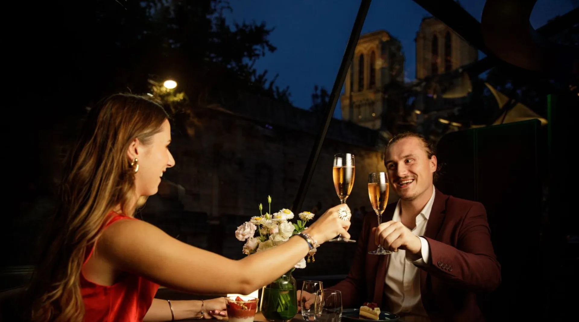 1.5-hour cruise on the Seine with dinner on the boat Bateau Parisien at 18:15.