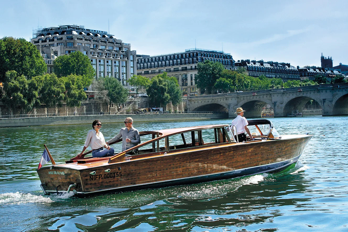 Seine Avenue private Seine cruise (Paris)
