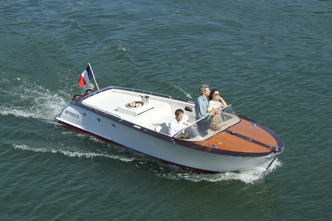 Seine Avenue private Seine cruise (Paris)