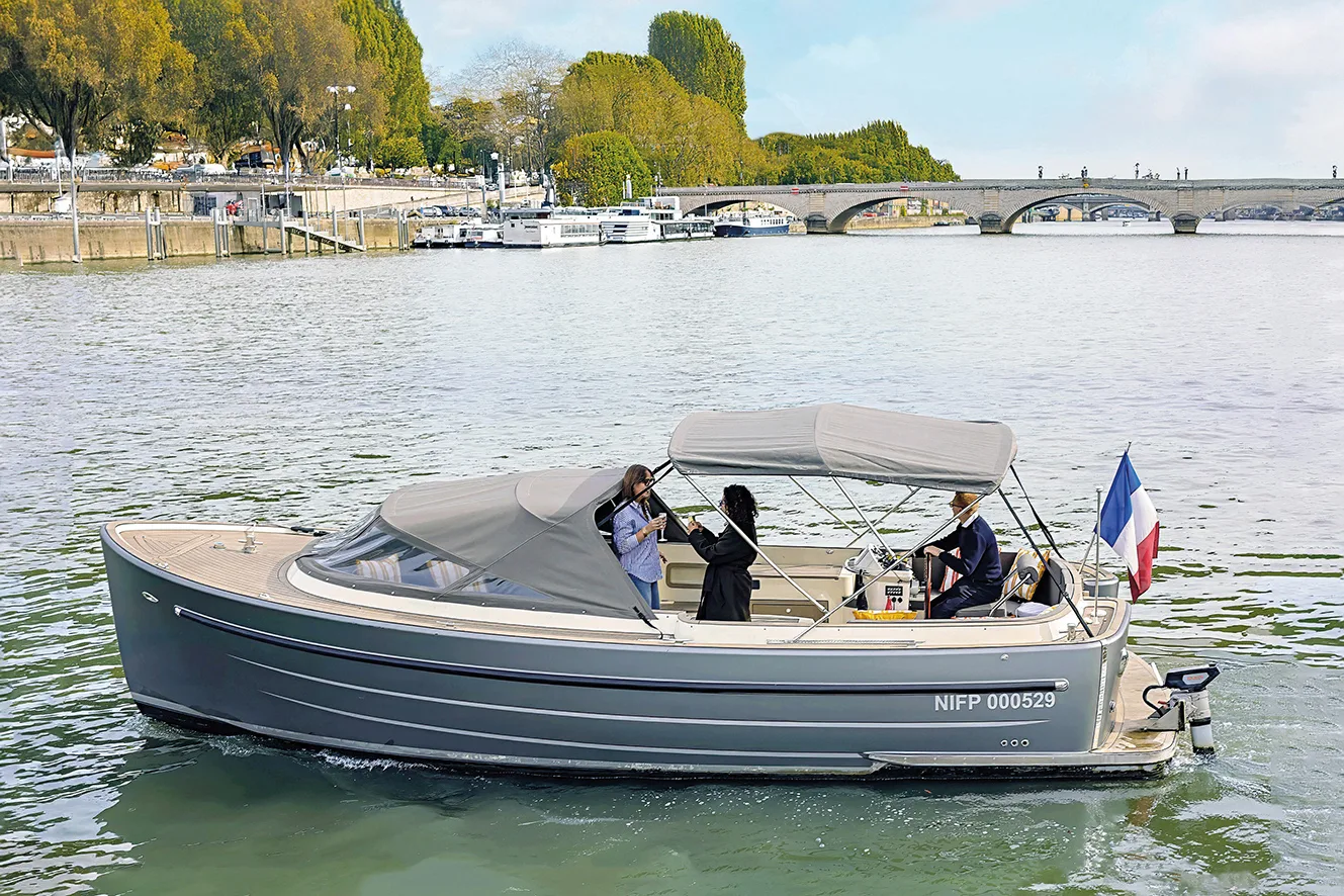 Seine Avenue private Seine cruise (Paris)