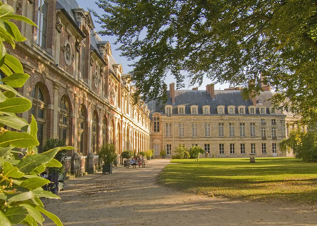 Château de Fontainebleau: House of Centuries, Abode of Kings (5h)