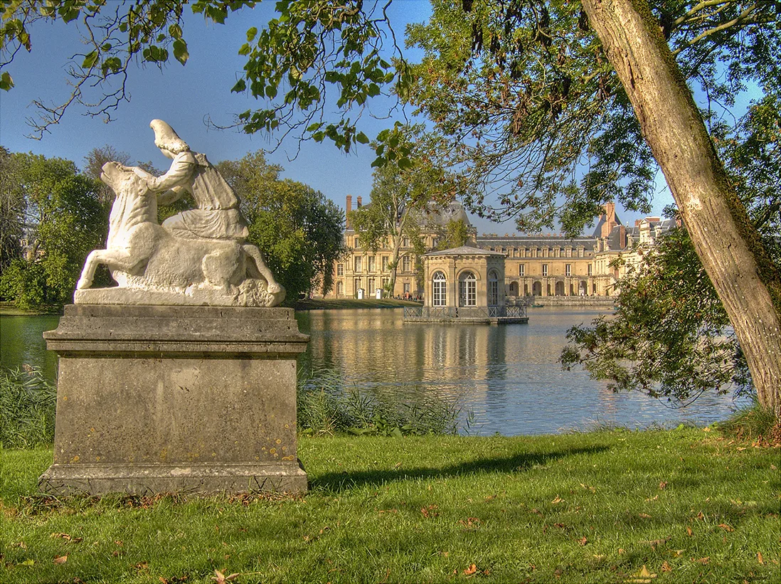 Château de Fontainebleau: House of Centuries, Abode of Kings (5h)