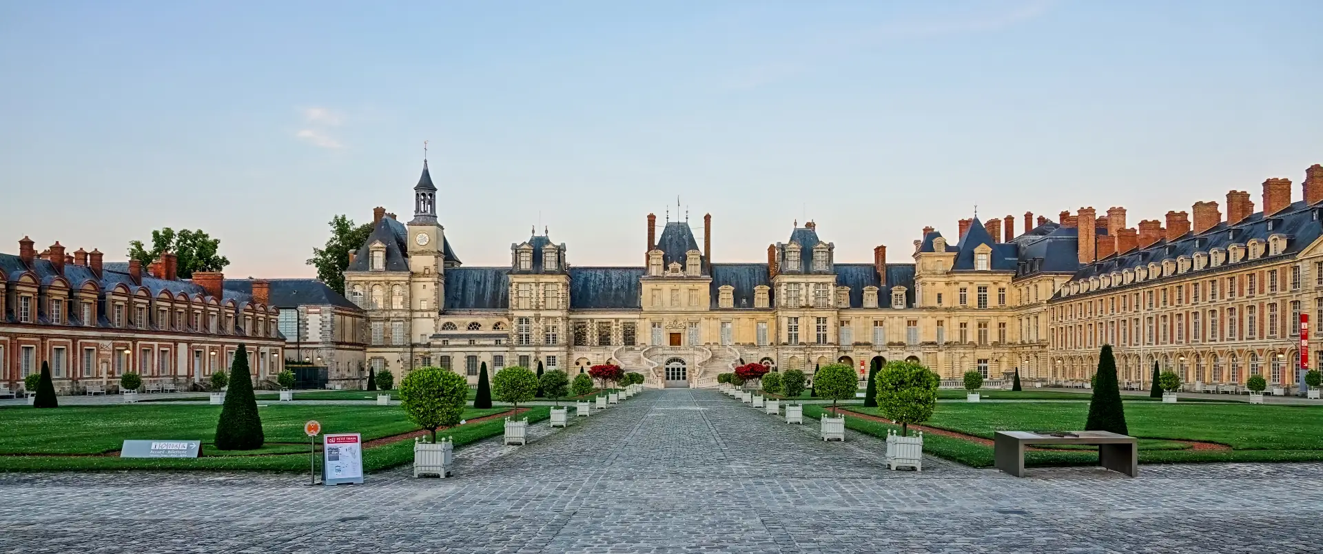 Château de Fontainebleau: House of Centuries, Abode of Kings (5h)