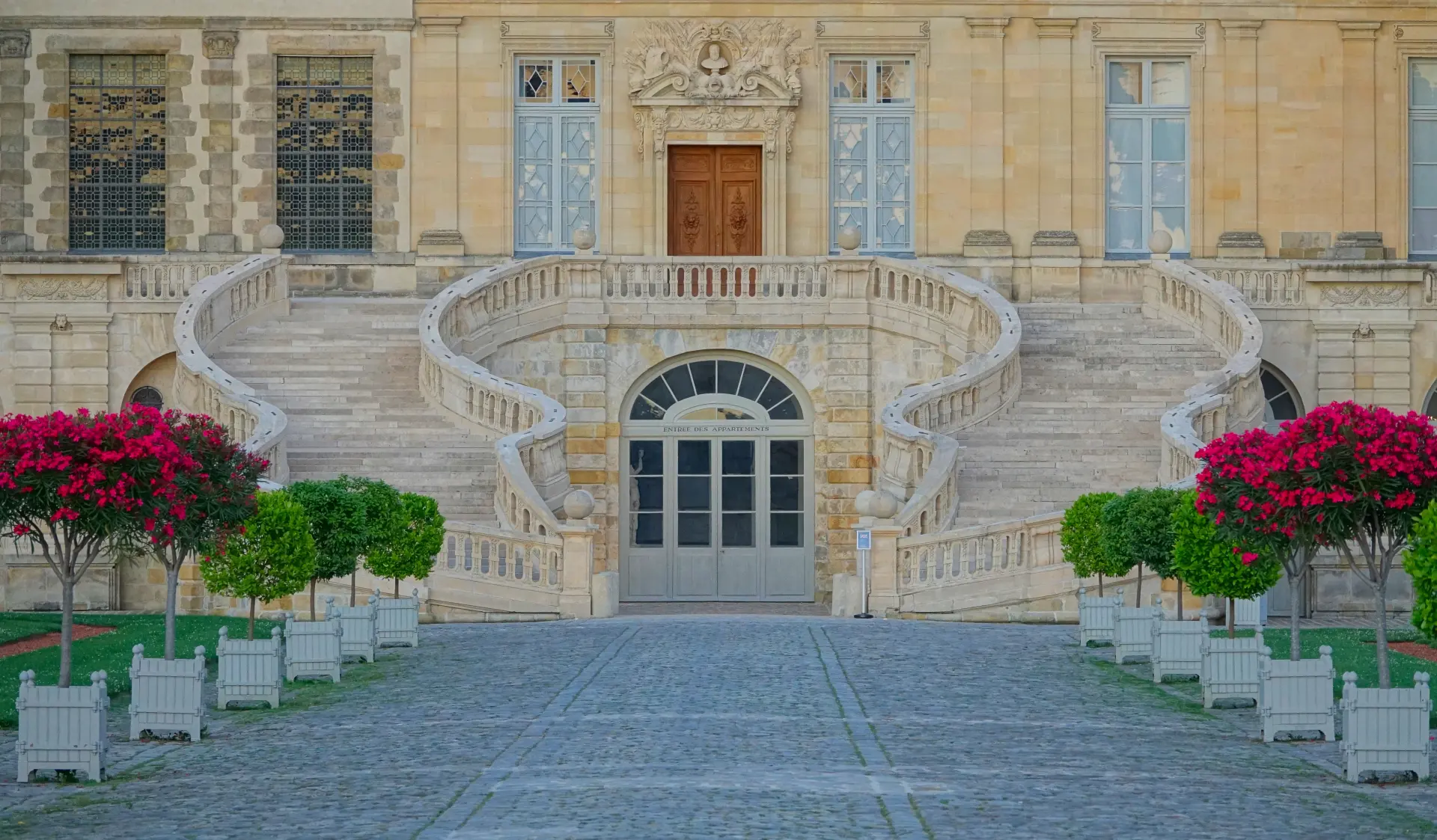 Château de Fontainebleau: House of Centuries, Abode of Kings (5h)