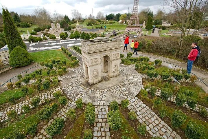 Visit to 'France in Miniature' Park (5h)