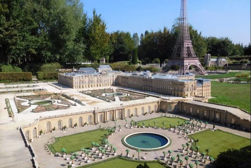 Visit to 'France in Miniature' Park (5h)
