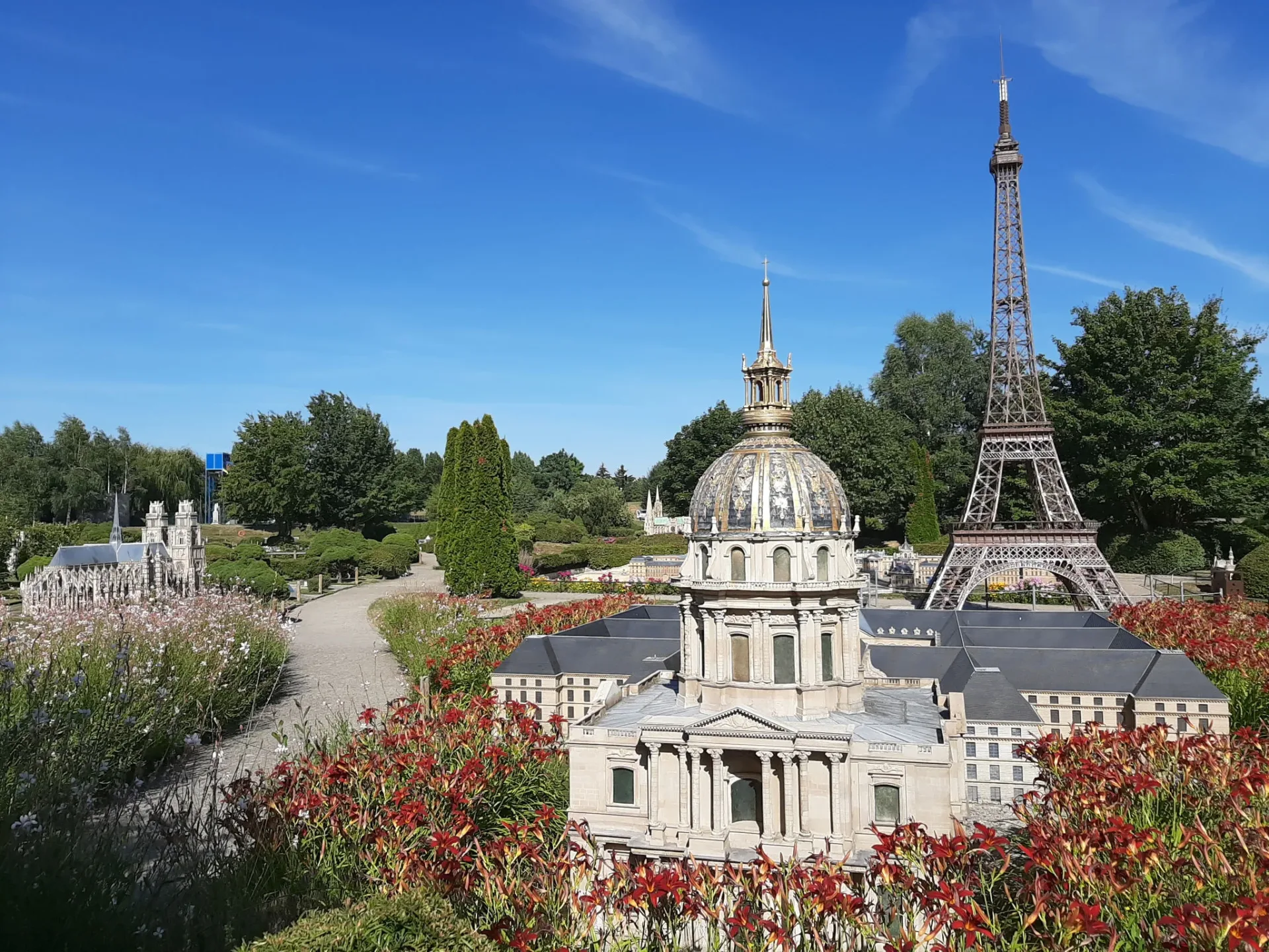 Visit to 'France in Miniature' Park (5h)