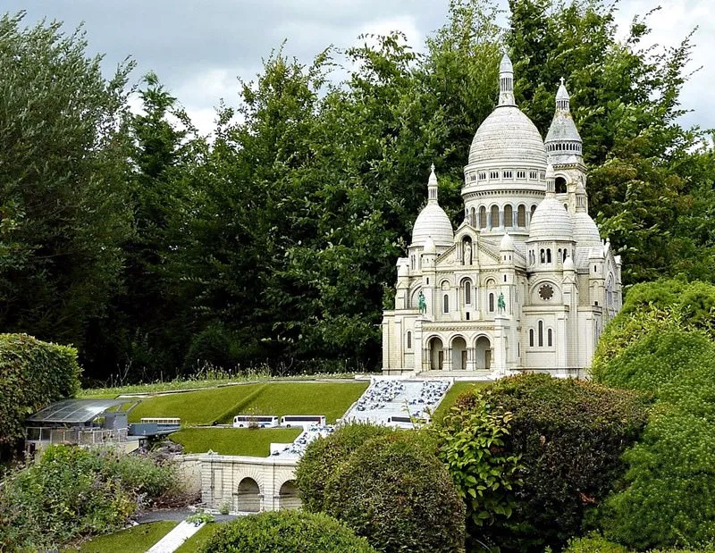 Visit to 'France in Miniature' Park (5h)