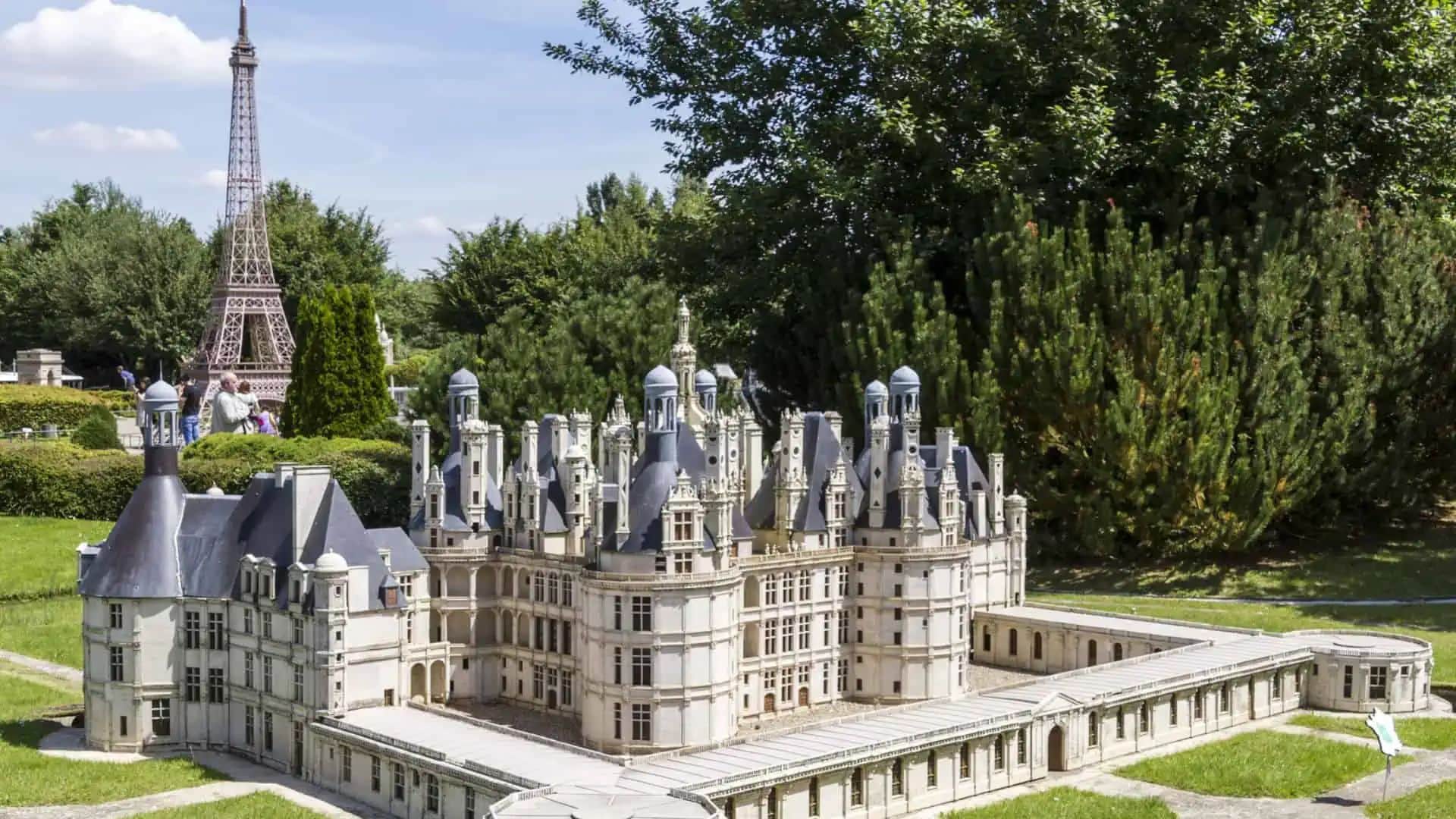 Visit to 'France in Miniature' Park (5h)
