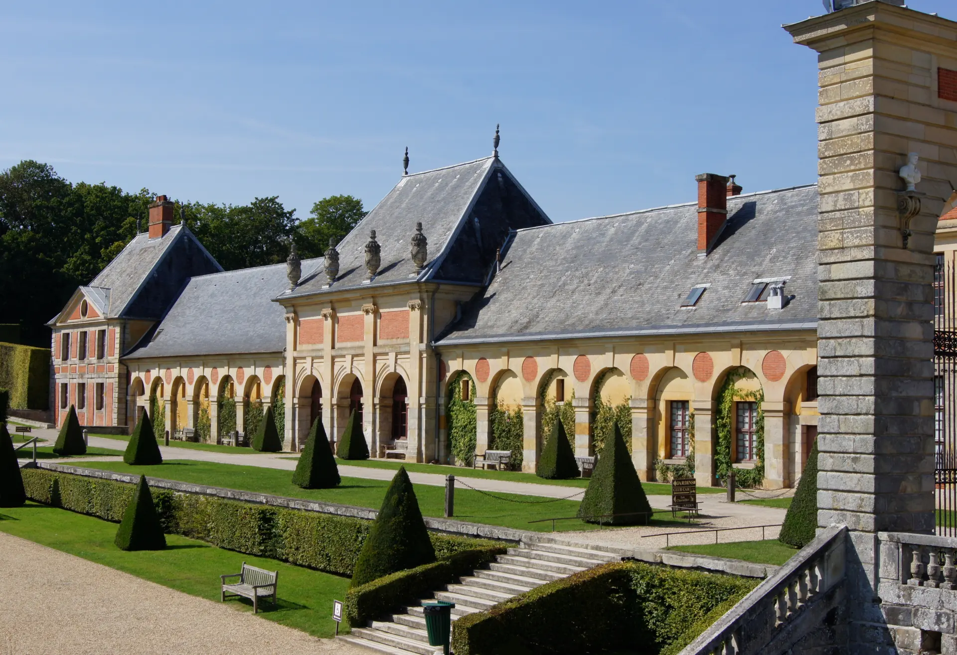 Vaux-le-Vicomte Castle Tour: The Story That Inspired Versailles (5h)