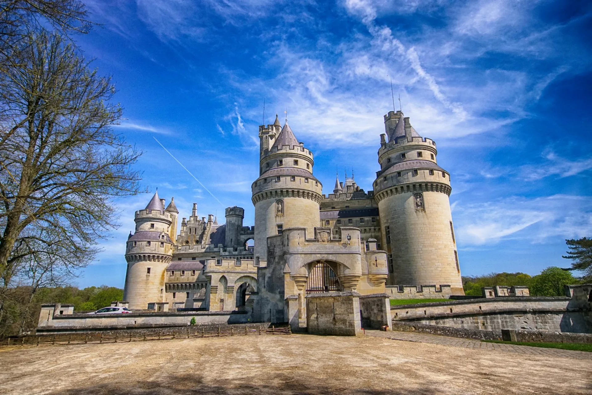 Tour to Pierrefonds Castle: Viollet-le-Duc's Dream (5h)