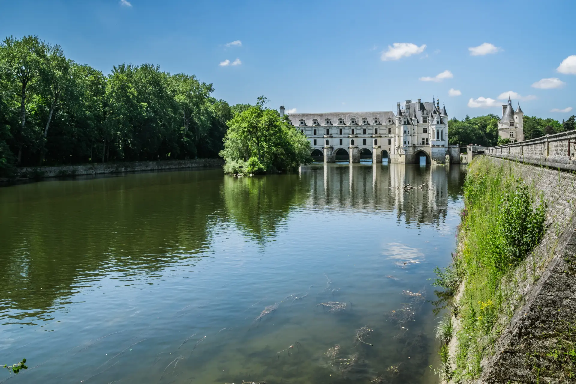 Châteaux of the Loire: Amboise, Chenonceau, and Chambord (12h)