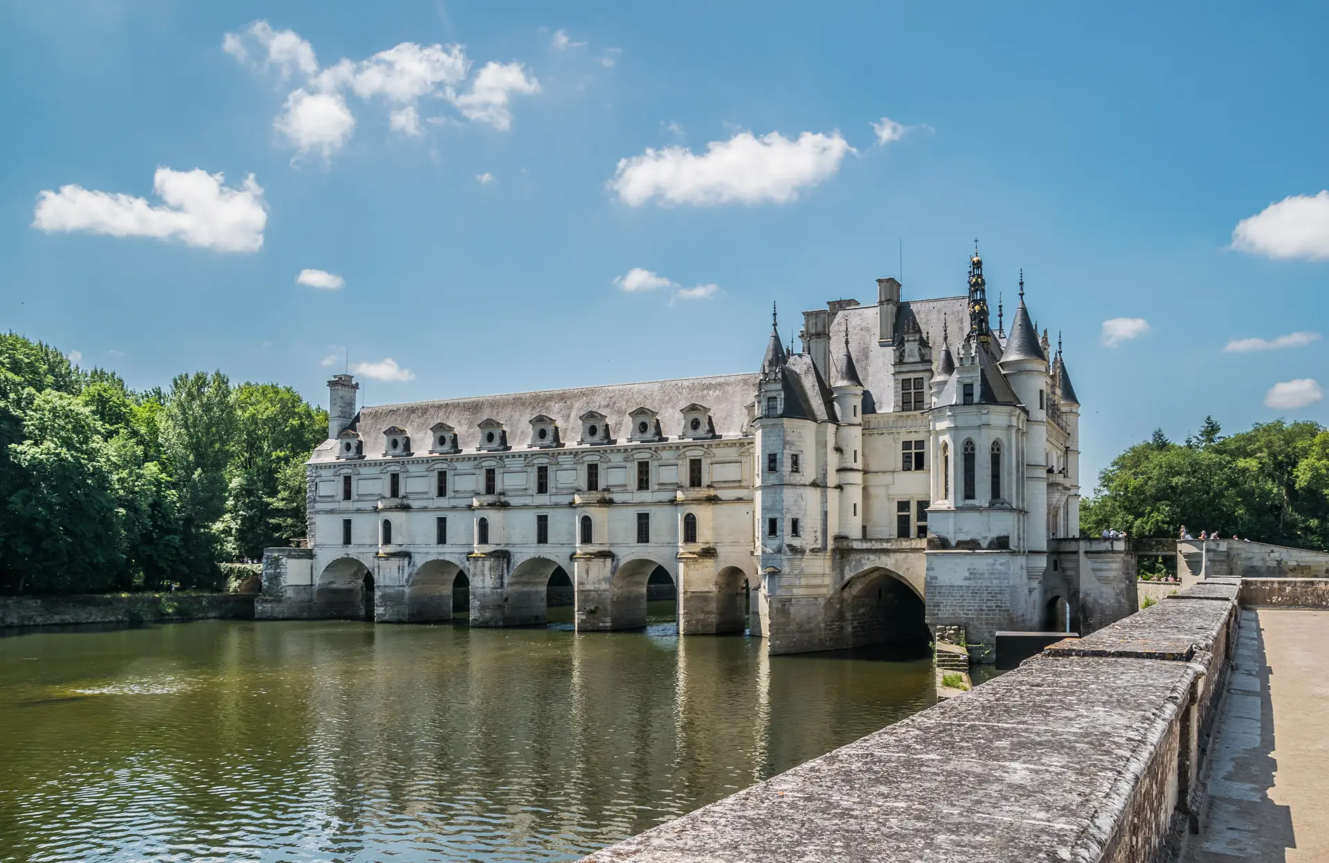 Châteaux of the Loire: Amboise, Chenonceau, and Chambord (12h)