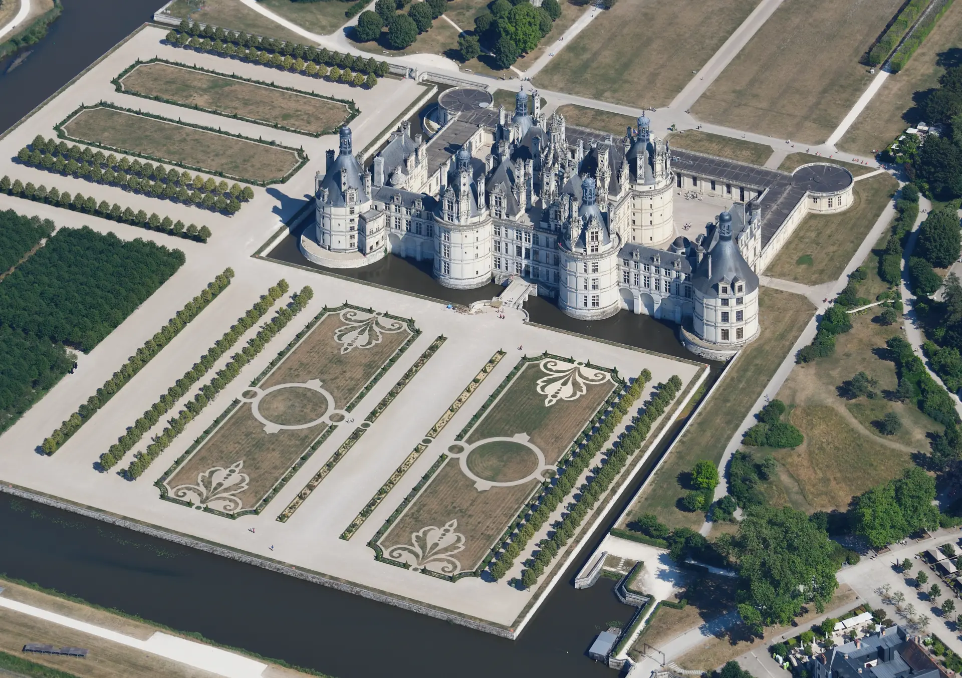 Châteaux of the Loire: Amboise, Chenonceau, and Chambord (12h)
