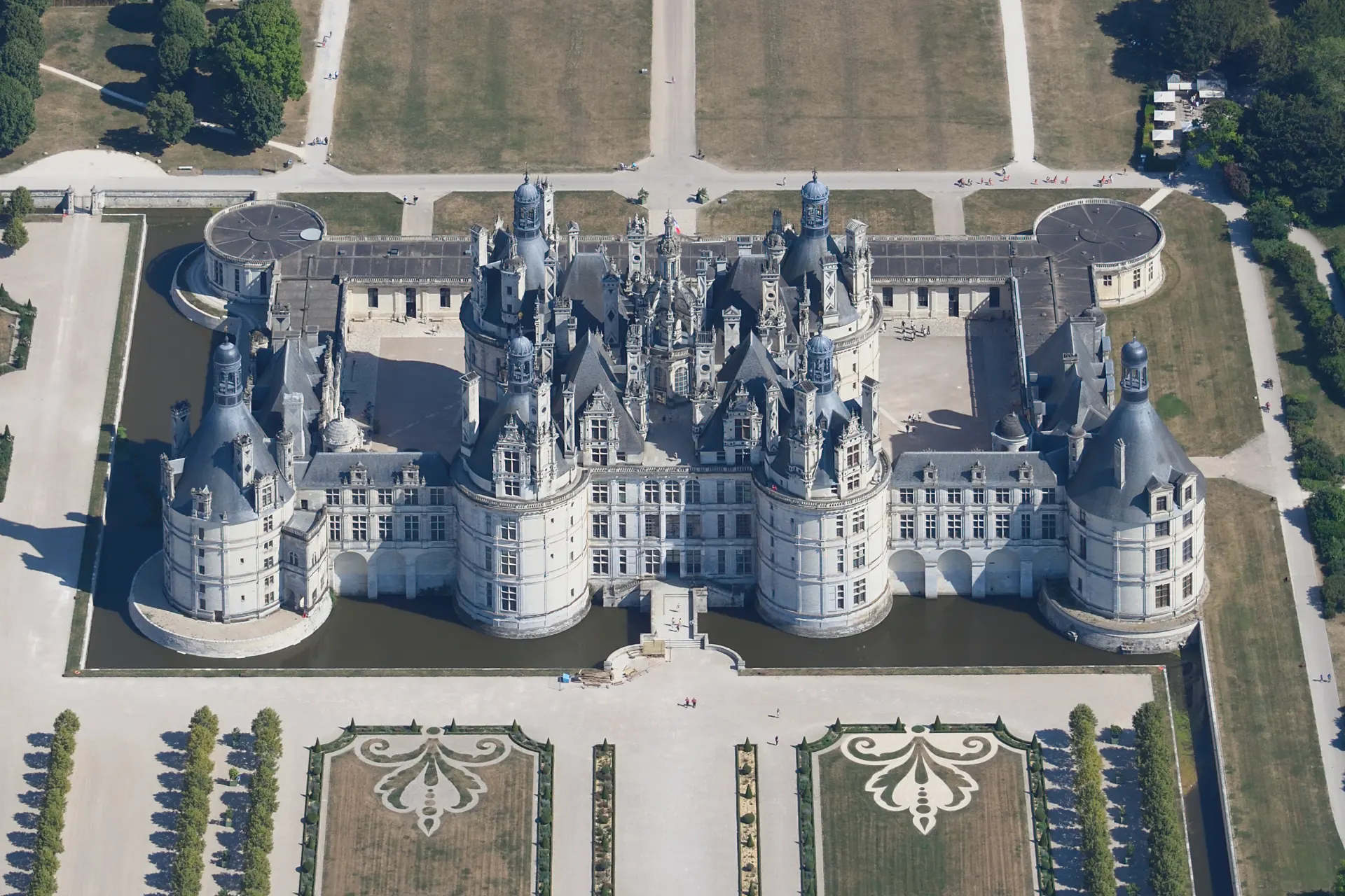 Châteaux of the Loire: Amboise, Chenonceau, and Chambord (12h)