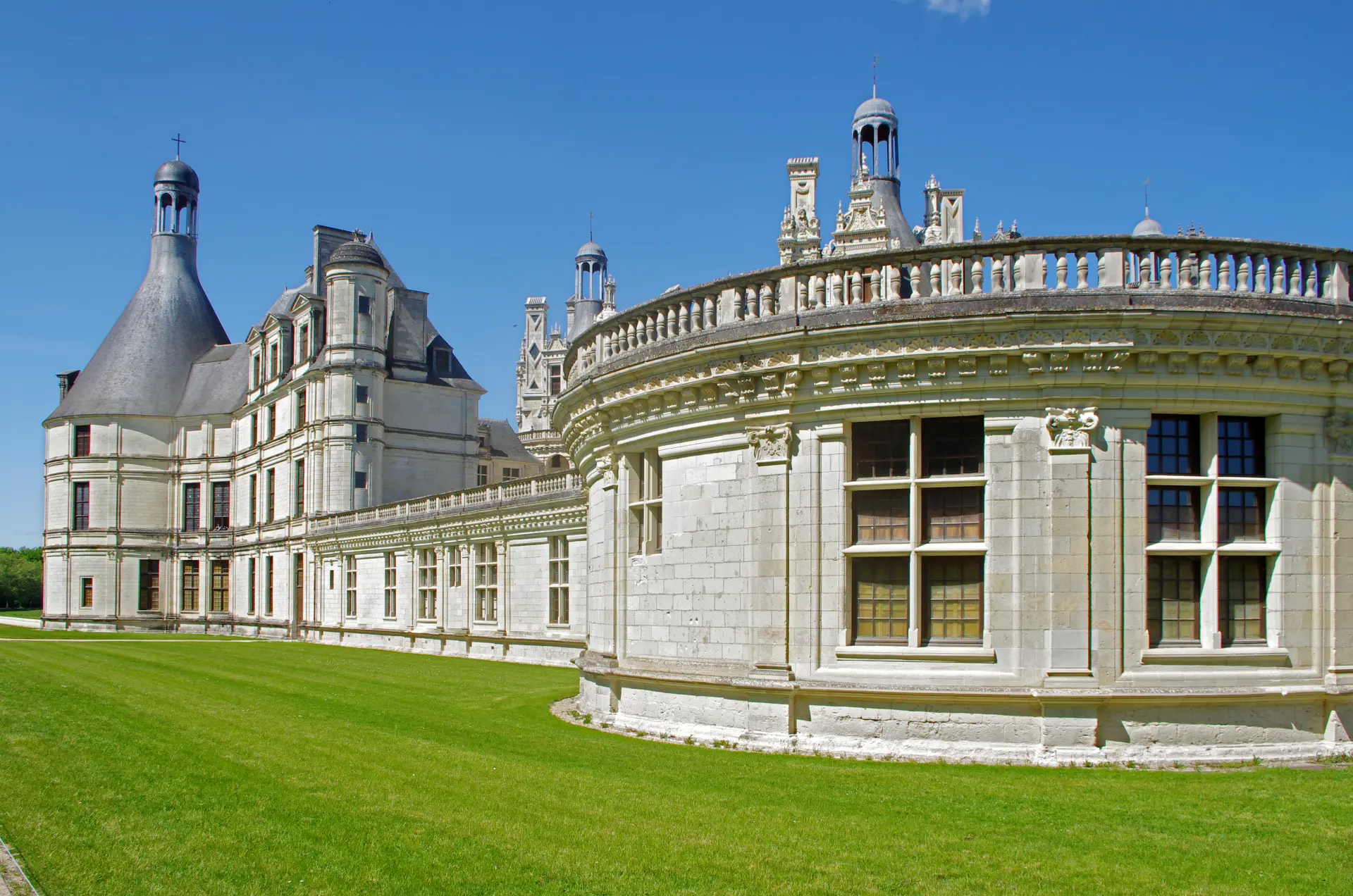 Châteaux of the Loire: Amboise, Chenonceau, and Chambord (12h)