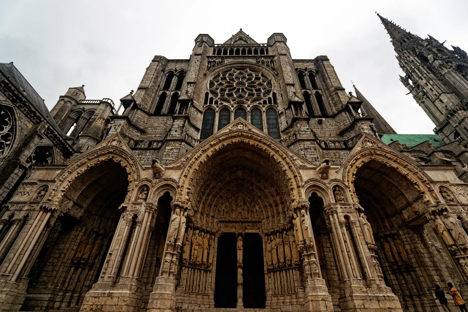 Chartres Tour: Mysteries of the Cathedral and Medieval Secrets (6h)