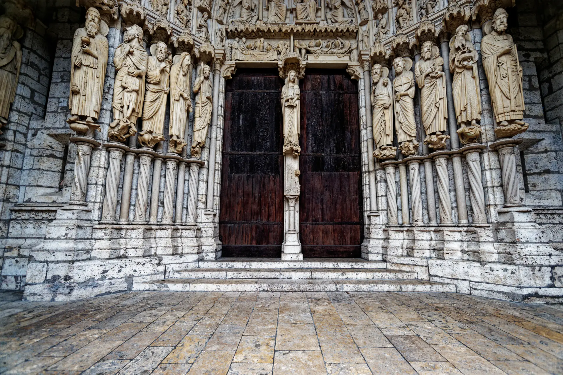 Chartres Tour: Mysteries of the Cathedral and Medieval Secrets (6h)