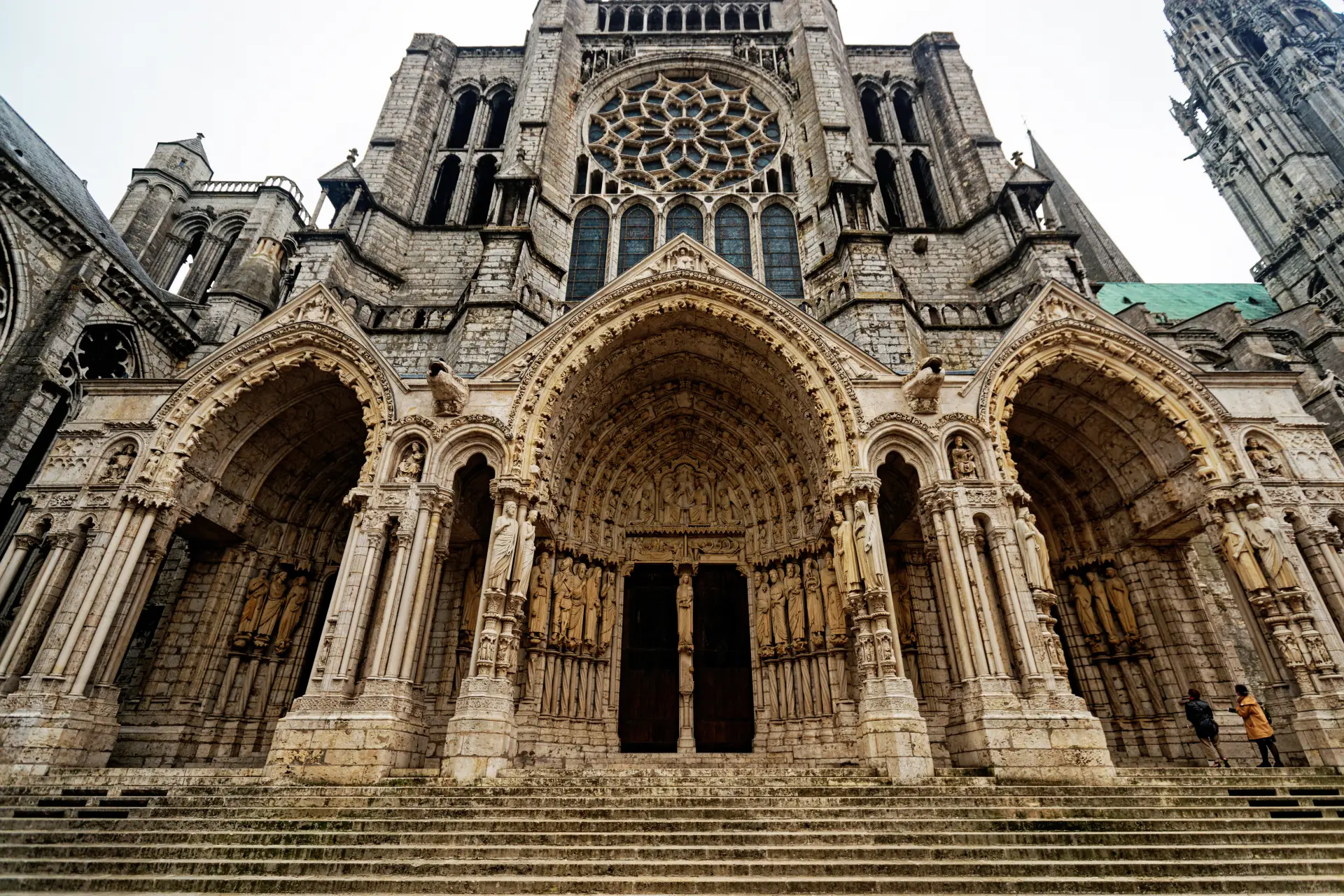 Chartres Tour: Mysteries of the Cathedral and Medieval Secrets (6h)
