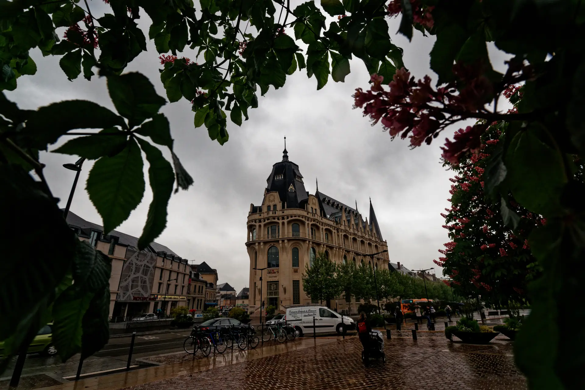 Chartres Tour: Mysteries of the Cathedral and Medieval Secrets (6h)
