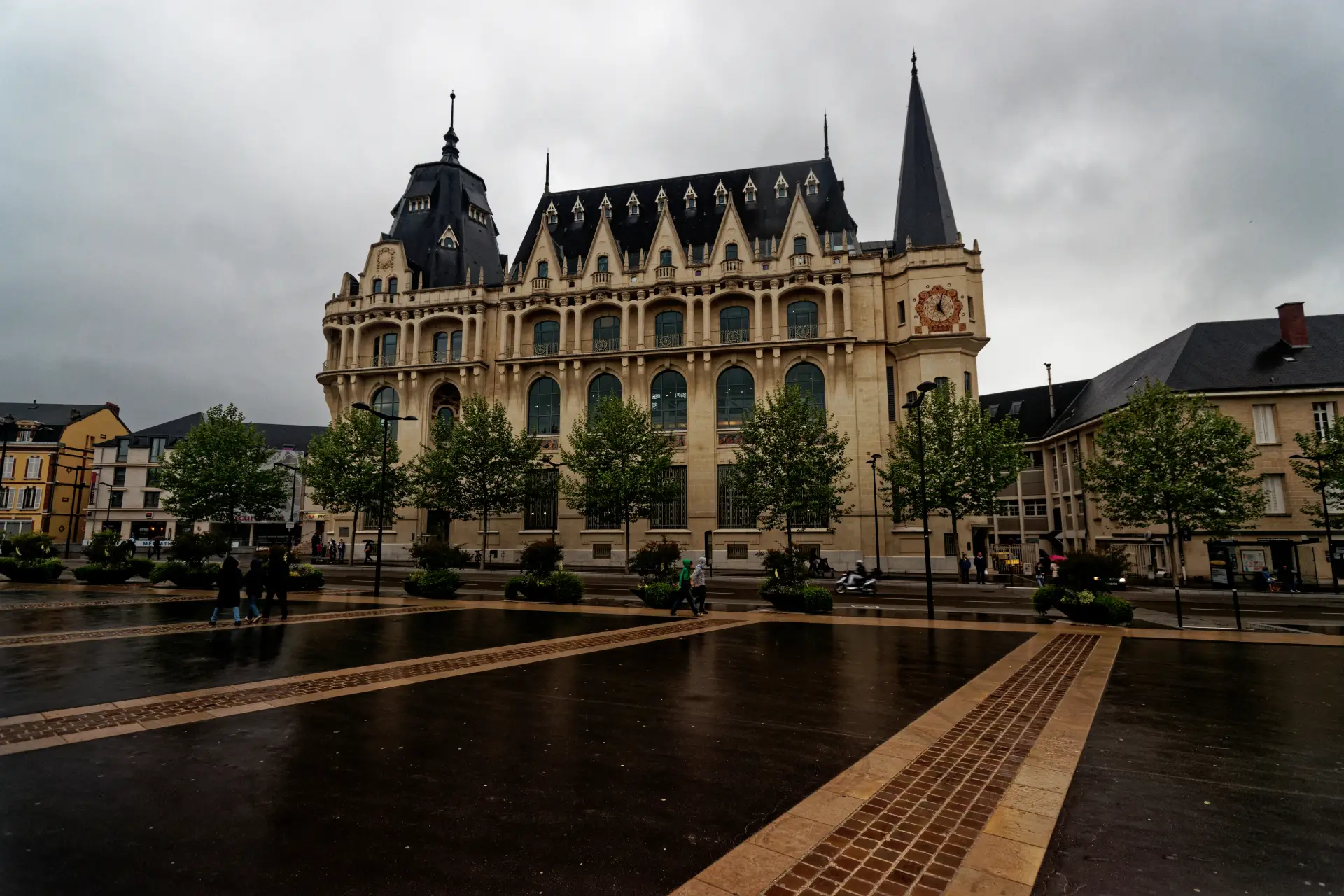 Chartres Tour: Mysteries of the Cathedral and Medieval Secrets (6h)
