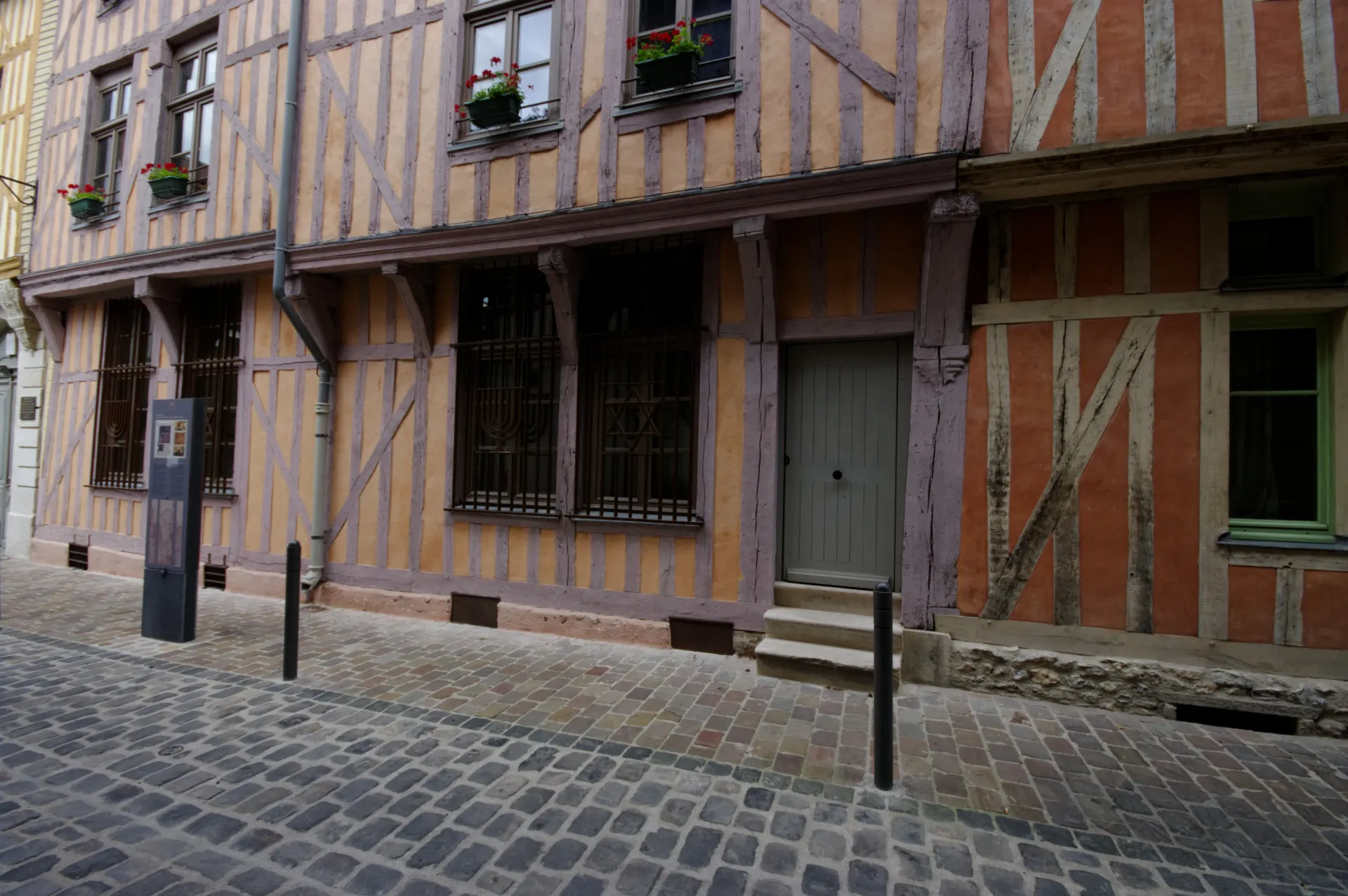 Two-Day Trip to Burgundy and Champagne: A Taste of France